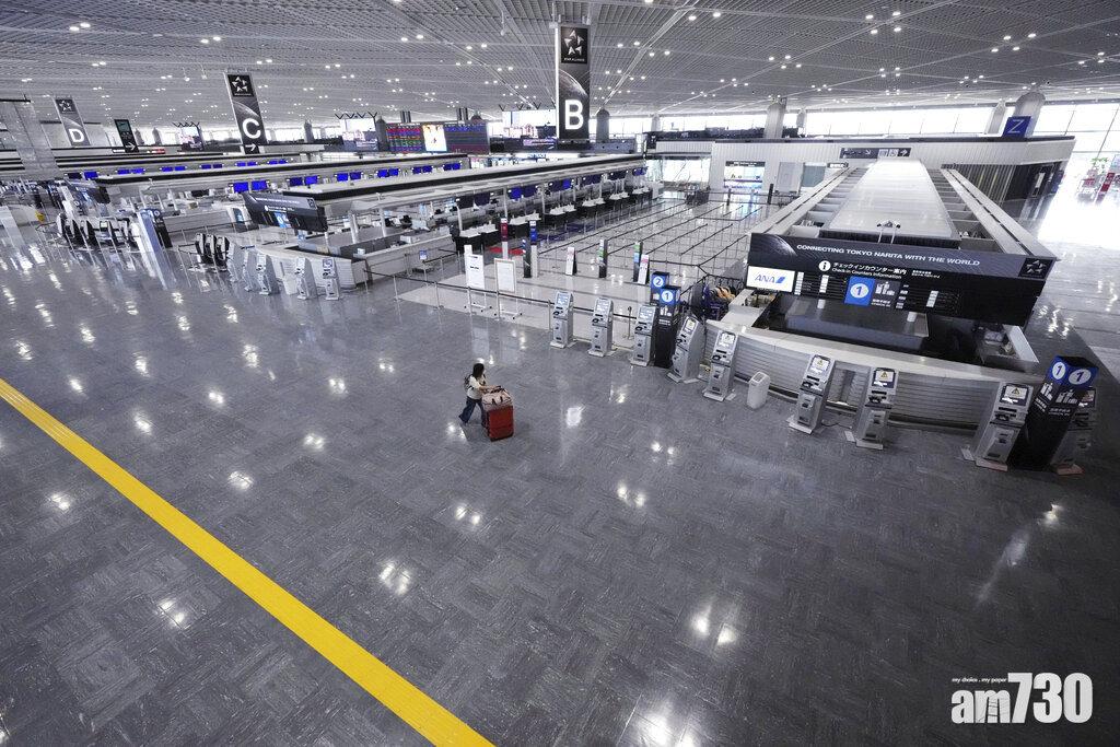 成田機場在疫情下顯得冷清。(美聯社)