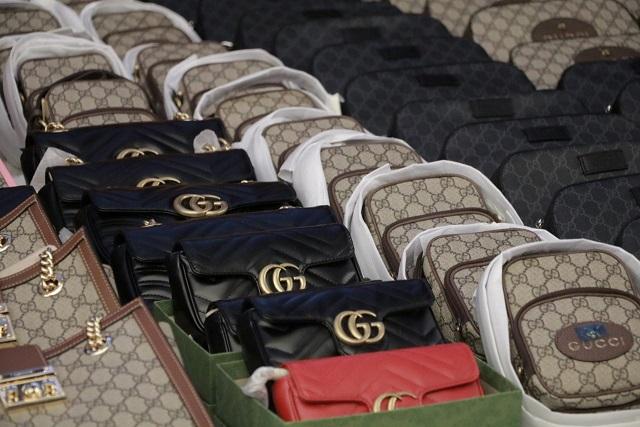 破獲貨品包括高價貨品 (莊振邦攝)