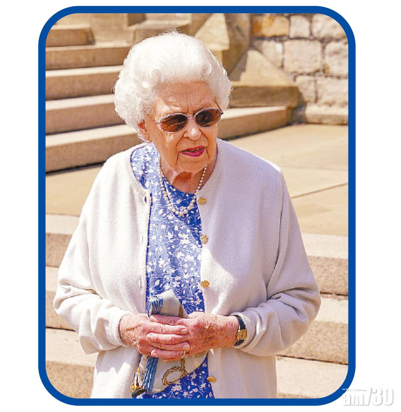 英媒指女王罕有地以「私伙」裝扮示人。