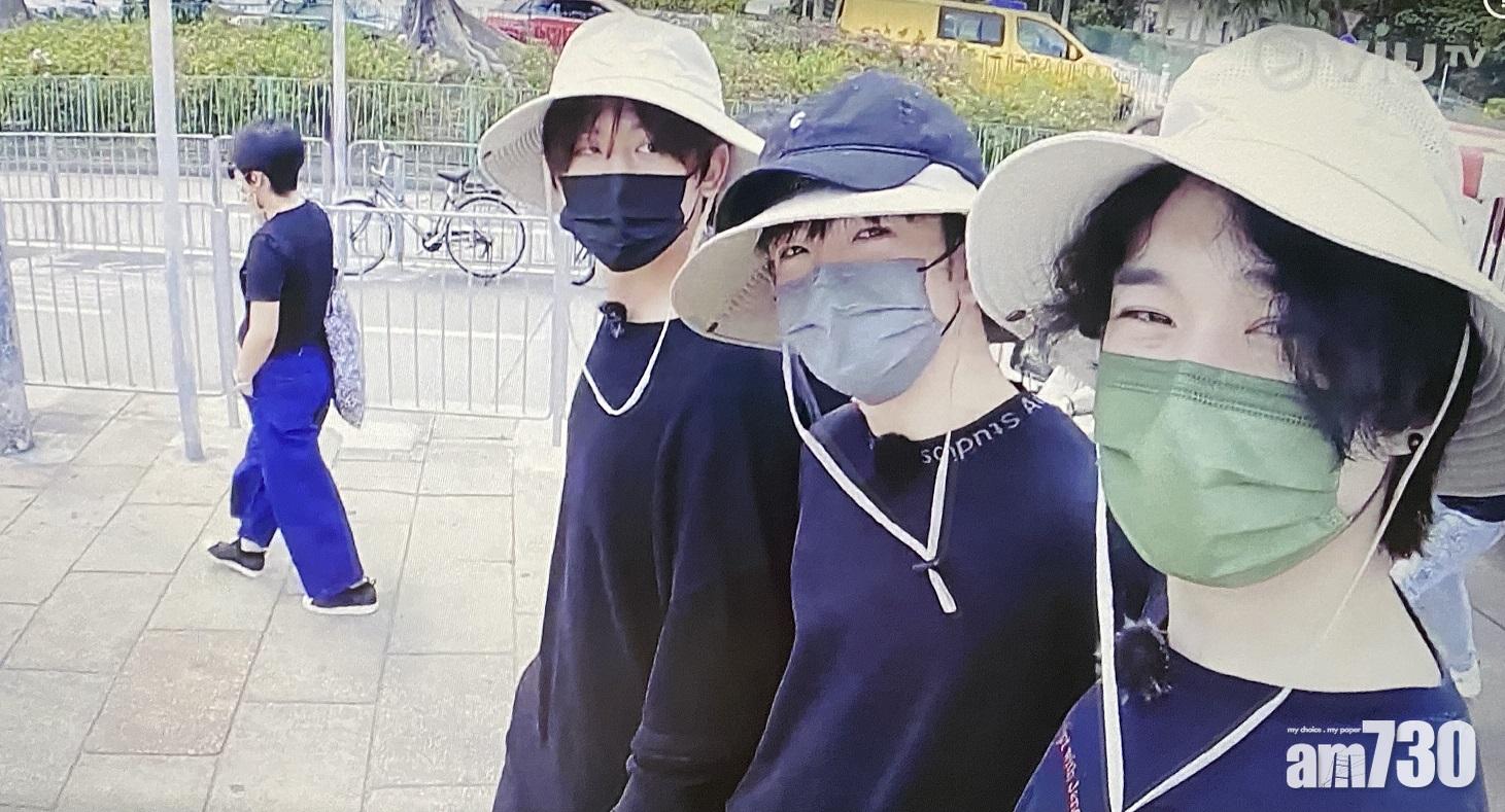 姜濤、Anson Lo和 Jer3人同房,一齊邊拍邊行。(截圖)