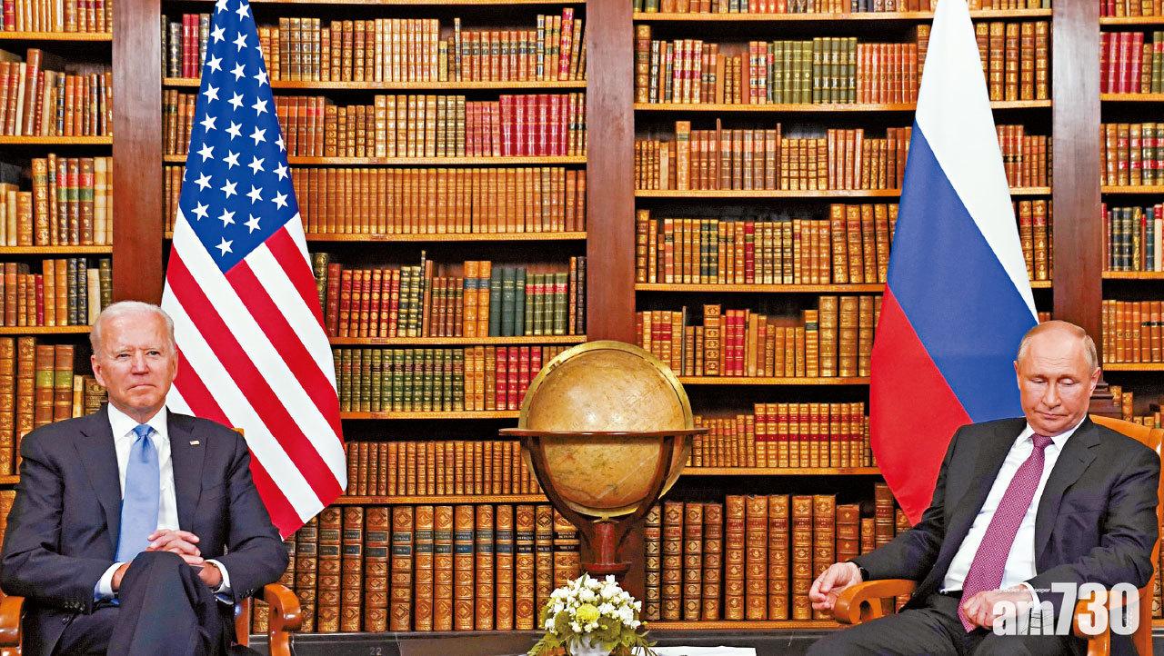 有記者形容拜登(左)和普京(右)均表現拘謹。(路透社)