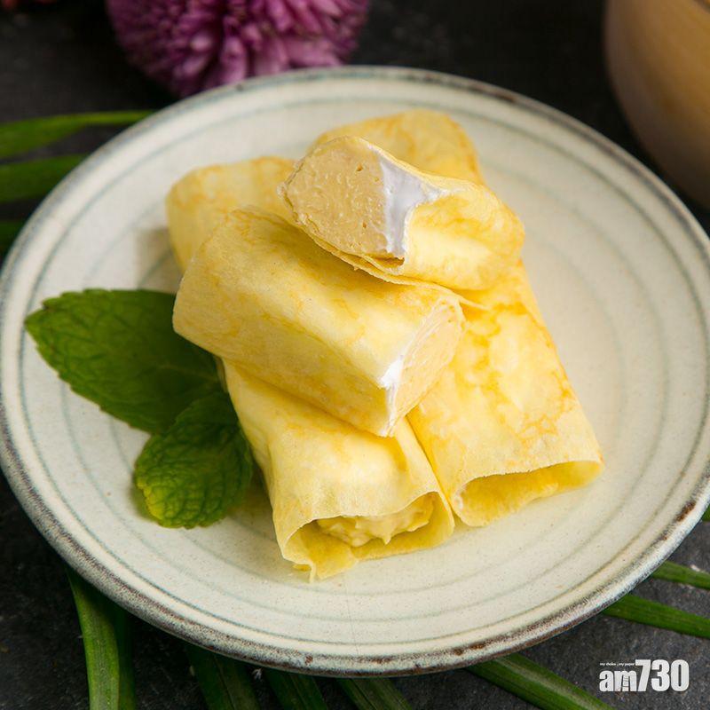 榴槤班戟包著純榴槤果肉和奶油。