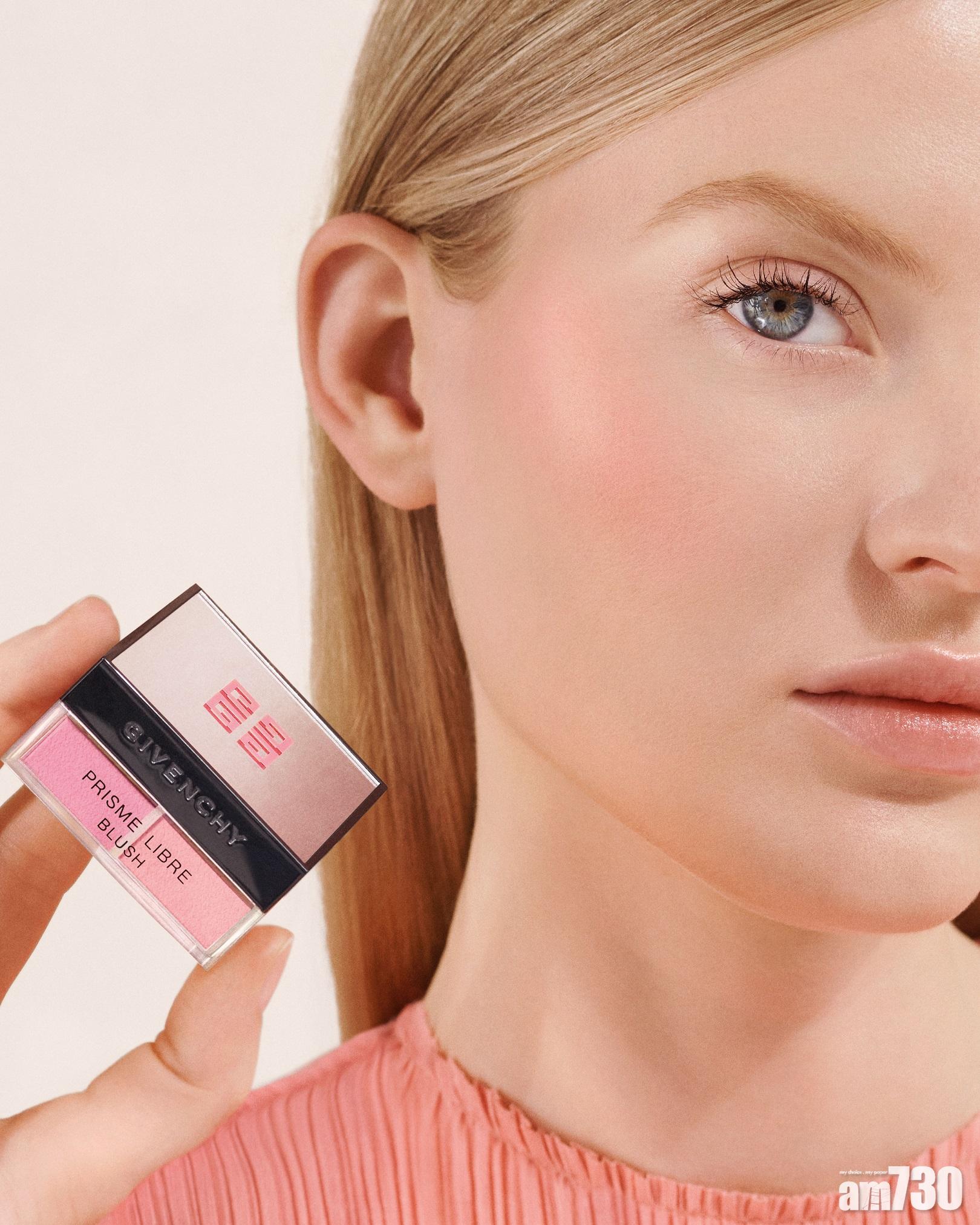 高級訂製稜鏡胭脂追隨Prisme Libre系列的設計風格,方形盒子加上炫黑框架及經典4G Logo的元素。鏡面盒蓋方便補妝。