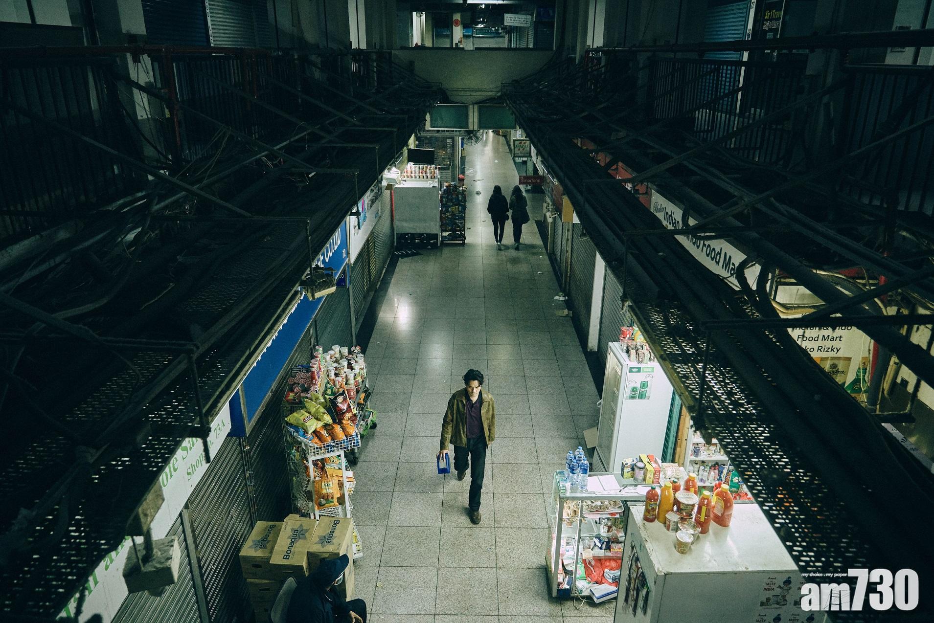 重慶大廈是另一標誌性的地標。(劇照)