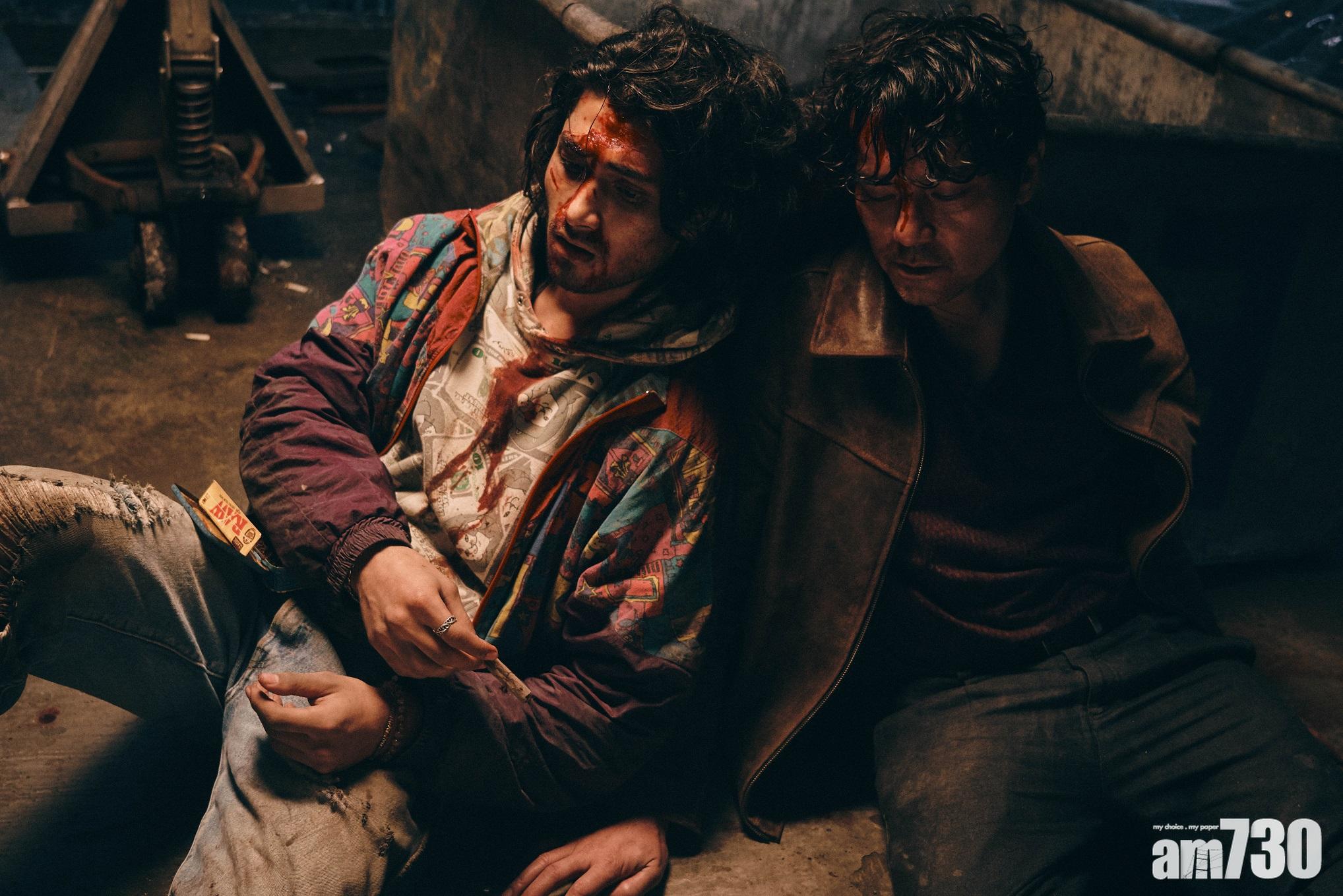 陳健朗指出,《手捲煙》裡的關超與文尼,正是兩代人在裂縫中彼此連結、掙扎求存的故事。(劇照)