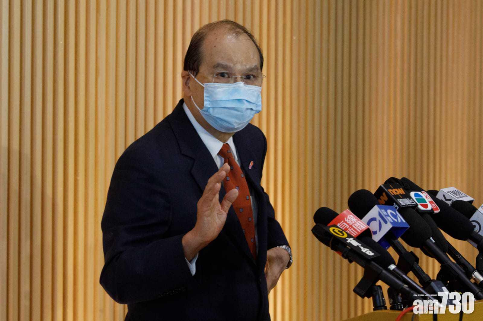 剛卸任政務司長的張建宗向記者表示,樂意繼續服務社會及國家。 (蘇文傑攝)