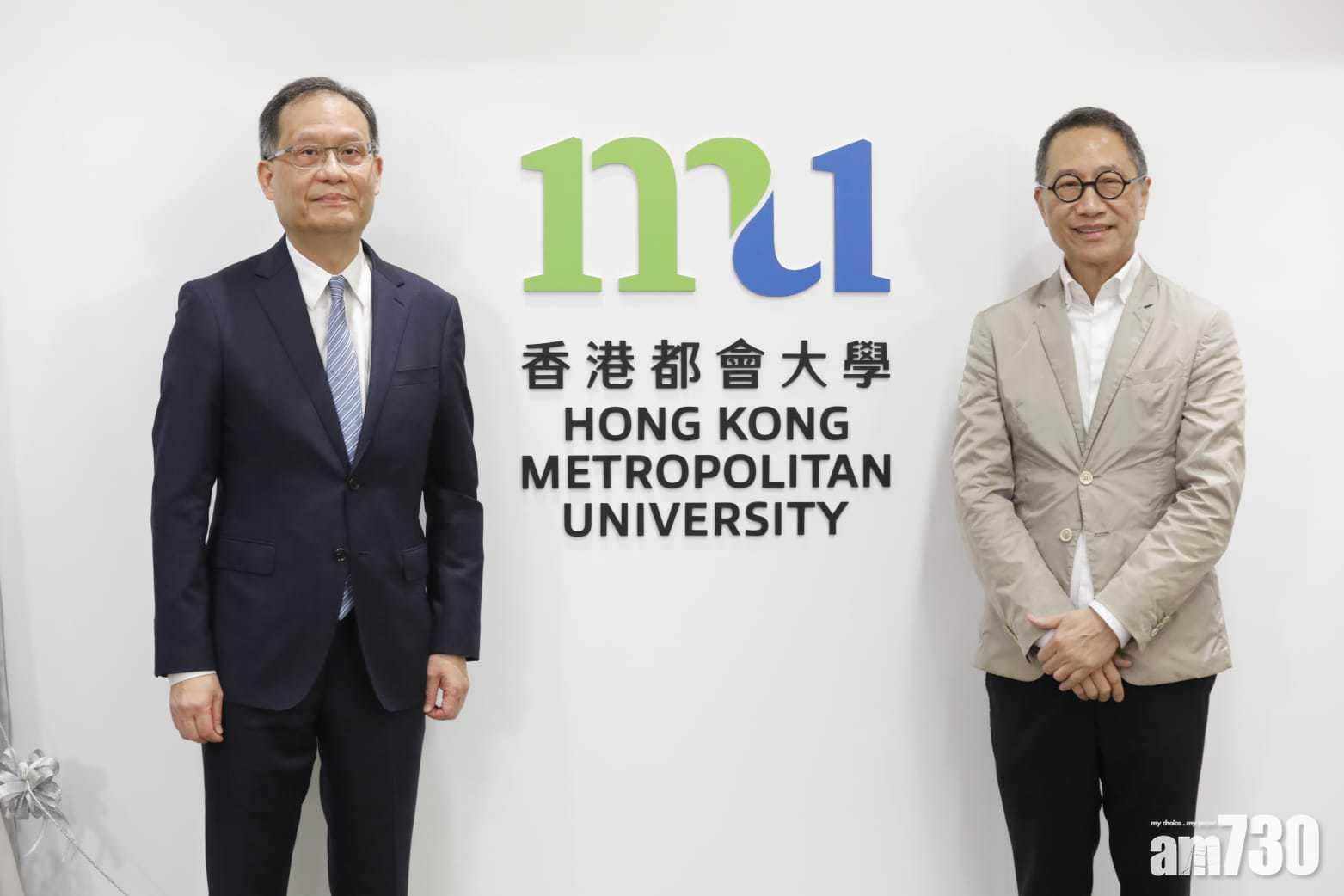 公大校長林群聲(左)及負責設計新校徽的陳幼堅(右) (林俊源攝)