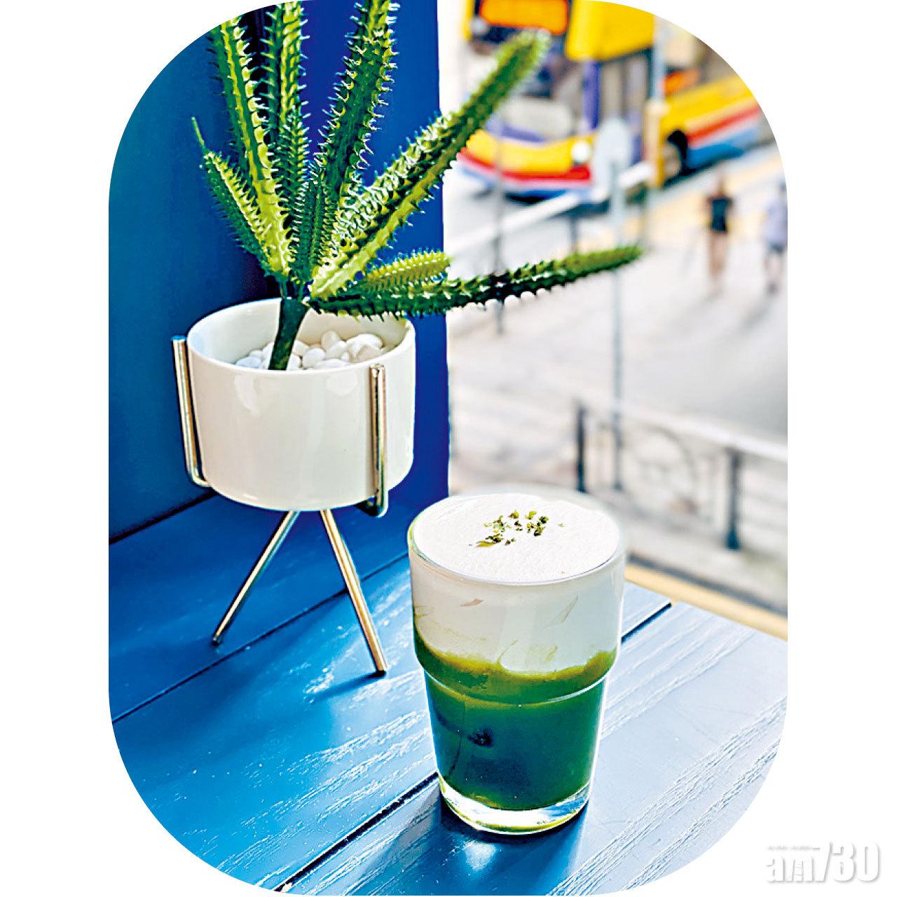 綿綿唇素奶蓋茶系列的羽衣綿綿茶(菠蘿羽衣甘藍茉莉純素奶蓋茶),入口絕無草腥味,內裡的菠蘿汁提供清新感,炎夏恩物。於Kind Kitchen、Green Common海港城及荃灣分店率先供應。$46