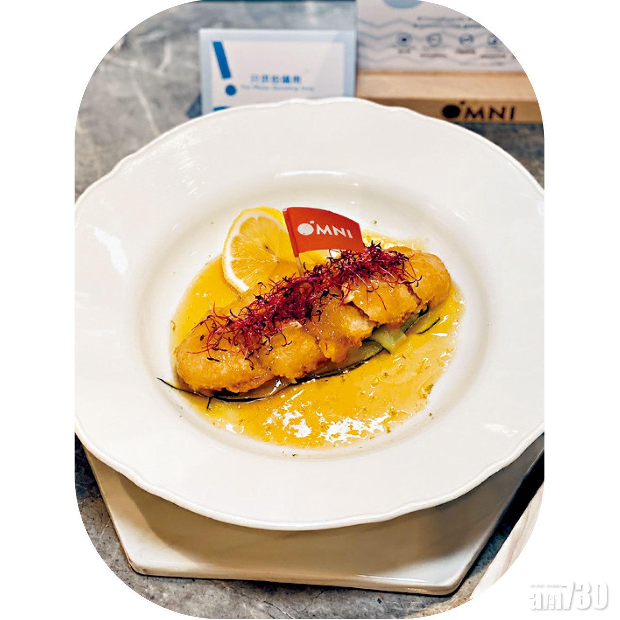 玲瓏非魚(西檸植物魚塊配紫莓米飯),玲瓏非魚以新炸魚柳入饌,酥炸至金黃後外脆內嫩,伴以酸甜開胃的西檸糖醋汁,味道清新,有如吹著清爽海風的感覺。$88(Kind Kitchen獨家)