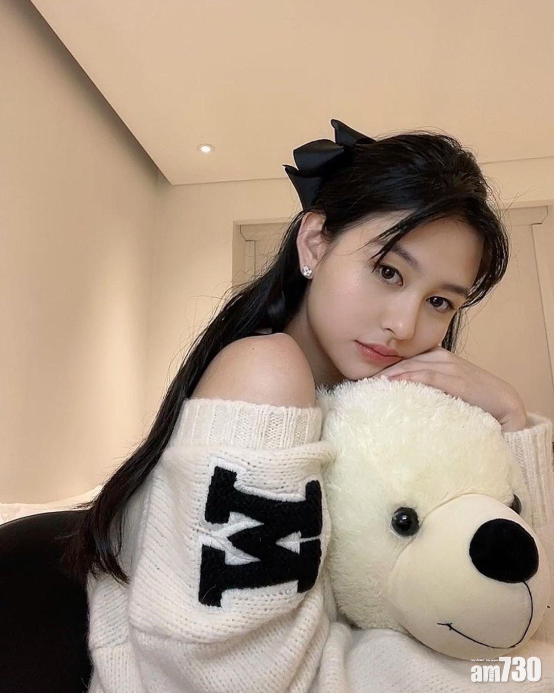 沈月被同學杯葛,搞到好怕返學。