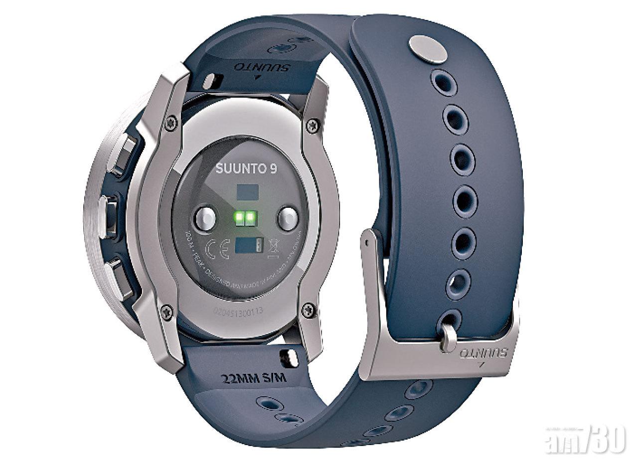 除了腕式光學心率監測,也加入血氧水平檢測。