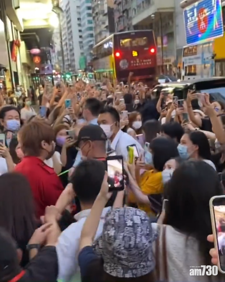 姜濤寸步難行。