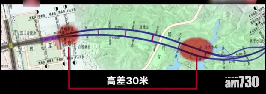隧道口與工人被困現場向下傾斜,有30米落差。(互聯網)