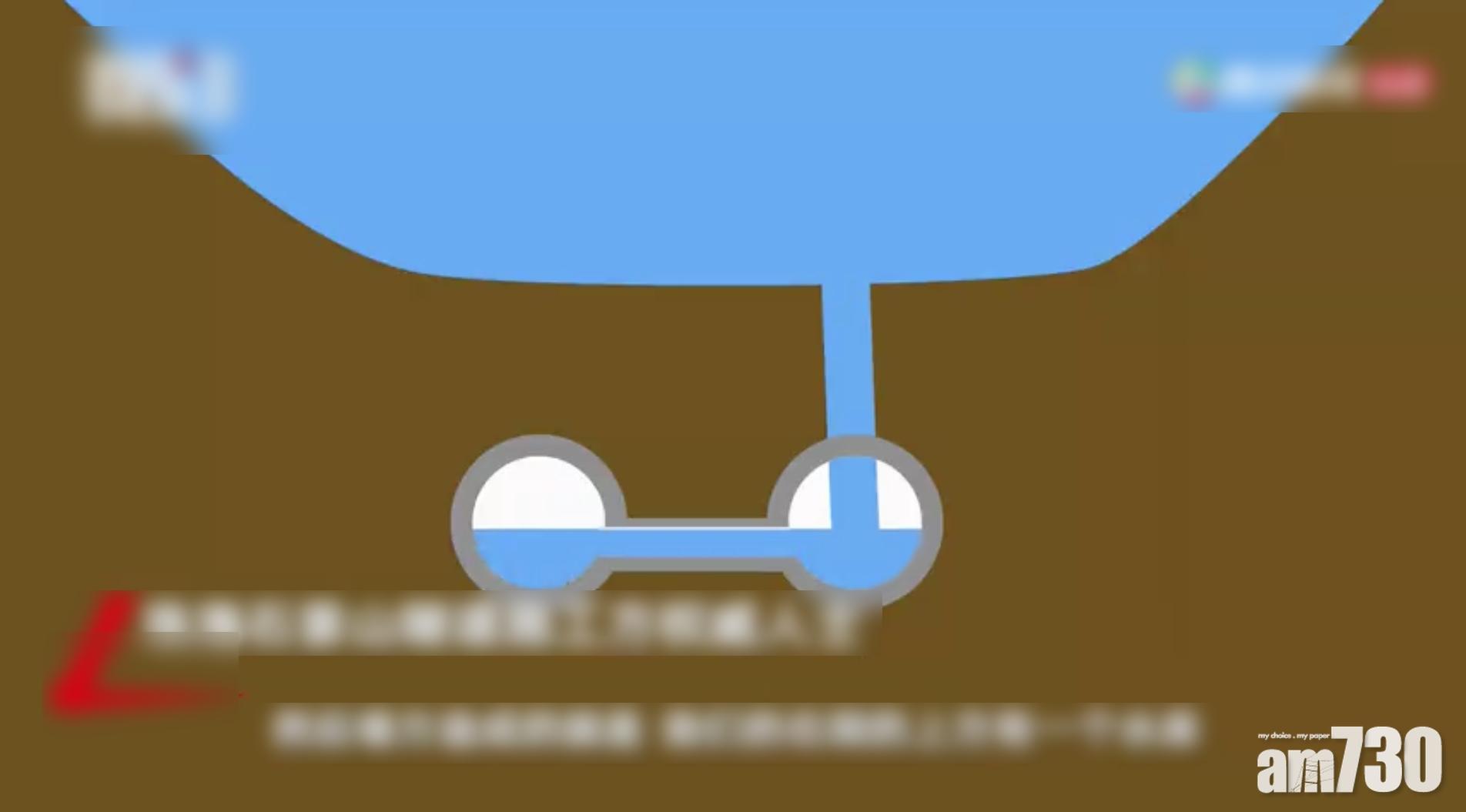 右側隧道頂塌方,導致上方水庫的水流入隧道,再循橫向通道湧入左側隧道。(互聯網)