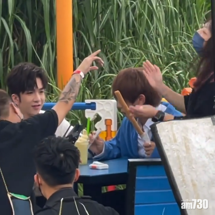 另一場便是Anson Lo為姜濤購買Churros及飲品,姜濤又再密密食。(網上圖片)