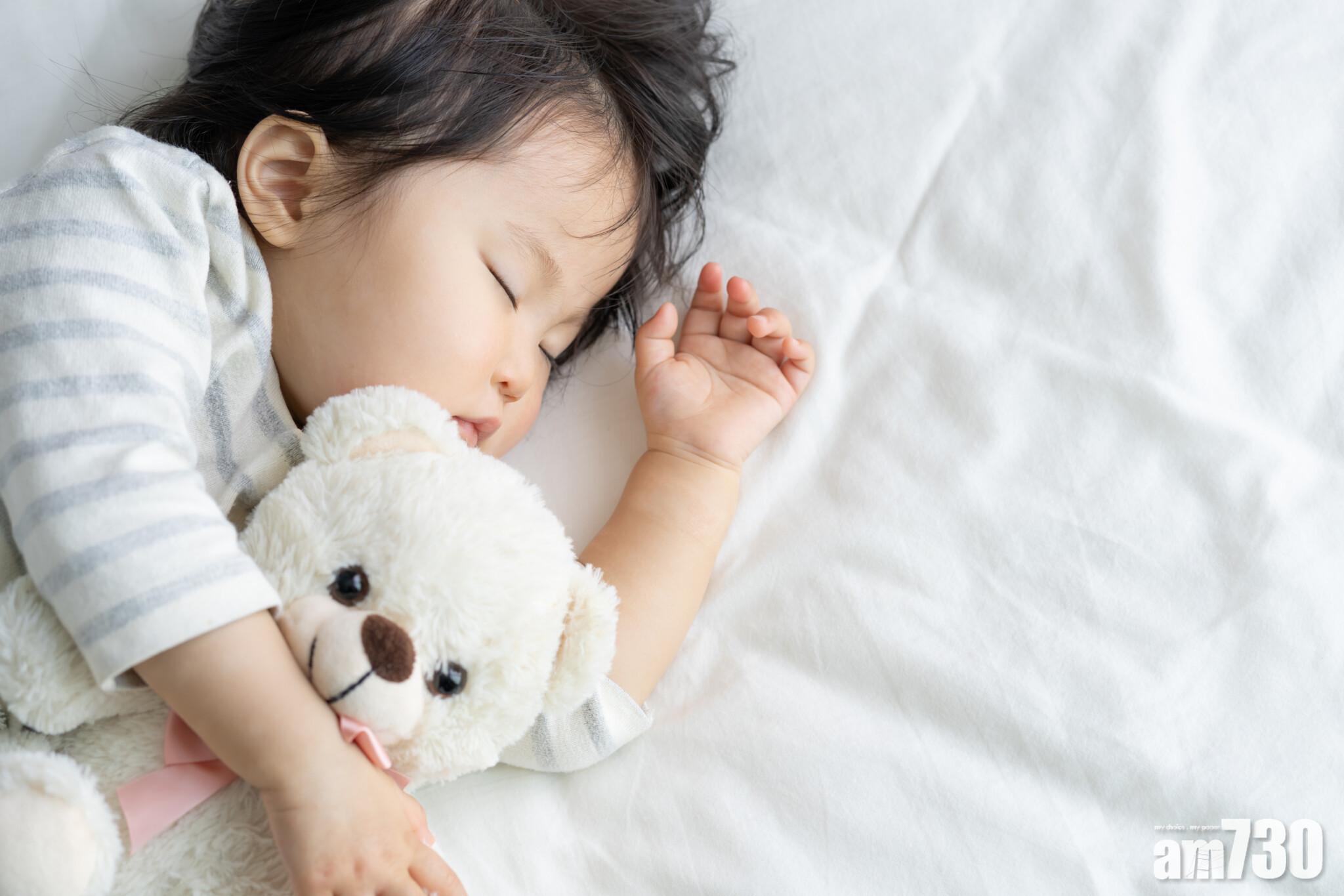 兒童睡眠時打鼻鼾,家長會以為是由於孩子太疲倦之故。(互聯網圖片)