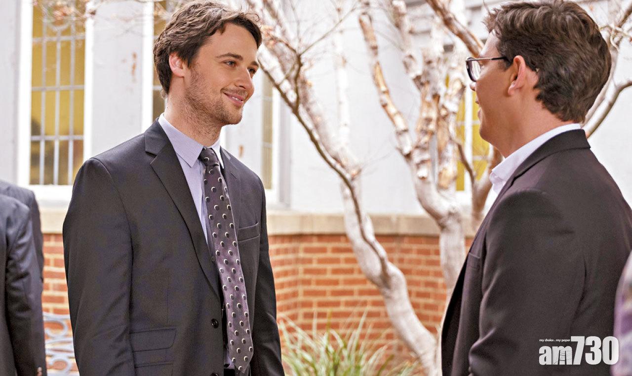 在殘疾互助團體中認識了患有自閉症的Henry(Buck Andrews飾)。