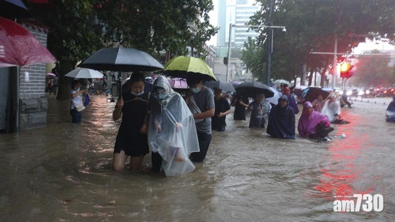 河南暴雨成災,習近平指示首要保障生命財產安全,騰訊字節跳動等各捐1億元。(AP)