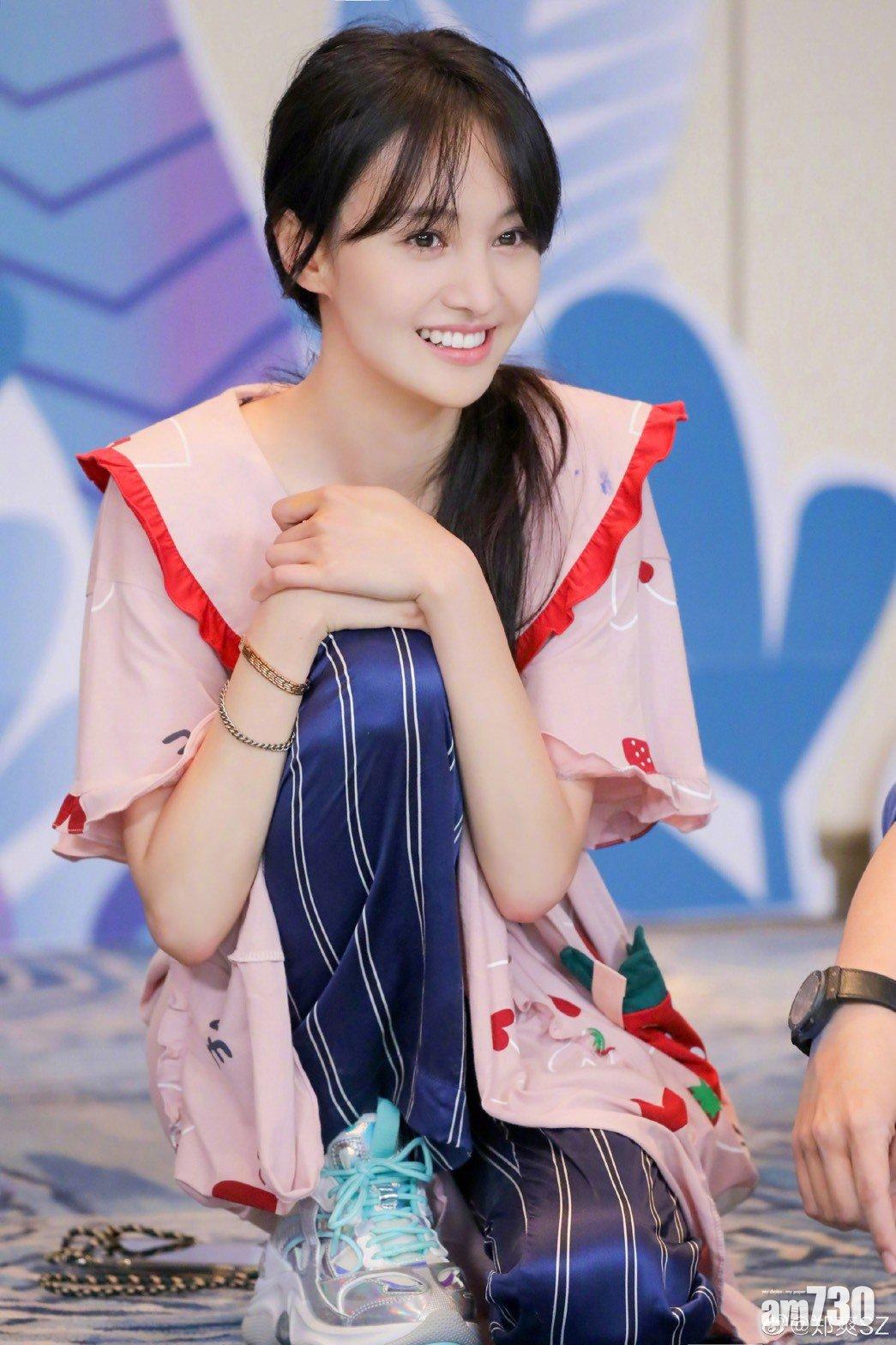 鄭爽因年初1月爆出代孕棄養風波而重創演藝事業。(互聯網圖片)