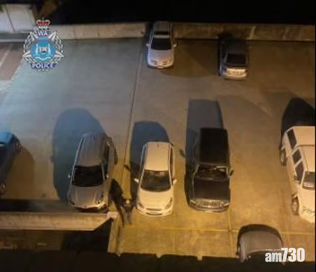 從男子4樓房間望落地面。(互聯網)