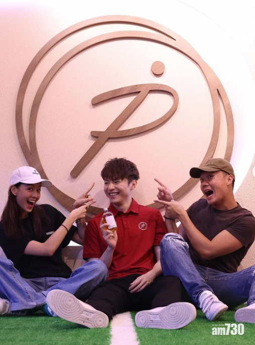 Ian笑得很燦爛。