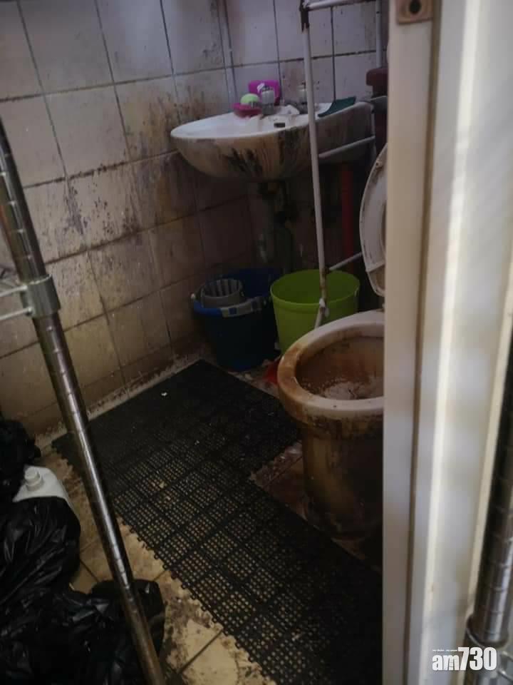 業主Po相呻退租客超污糟廁所 網友:用來拍鬼片?(FB圖片)