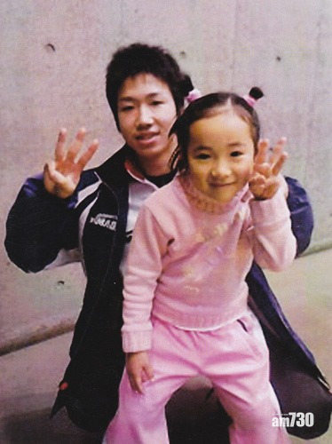 水谷隼與伊藤美誠早年照片。