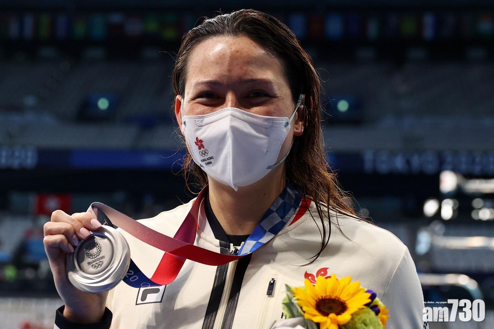 何詩蓓為港歷史性在奧運女子200米自由泳賽中取得一面銀獎,消息迅即在兩地社交平台流傳。(路透社)