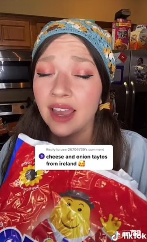 Holly Auna又試食愛爾蘭Tayto薯片,表示從未食過咁好食的薯片,「為何美國冇得賣?」(互聯網)