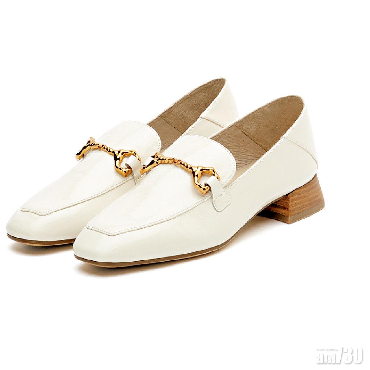 白色綴金扣樂福鞋 $1,498 (a)