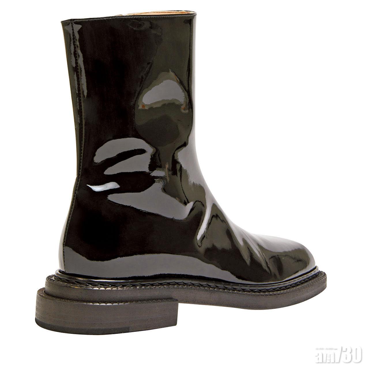 黑色漆皮平底短靴 $7,680 (d)