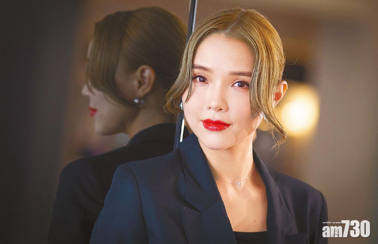 小明自言是「溫柔中帶點倔強」的女生,平時沒甚麼脾氣,但面對大是大非必然會企硬。(蘇文傑攝)