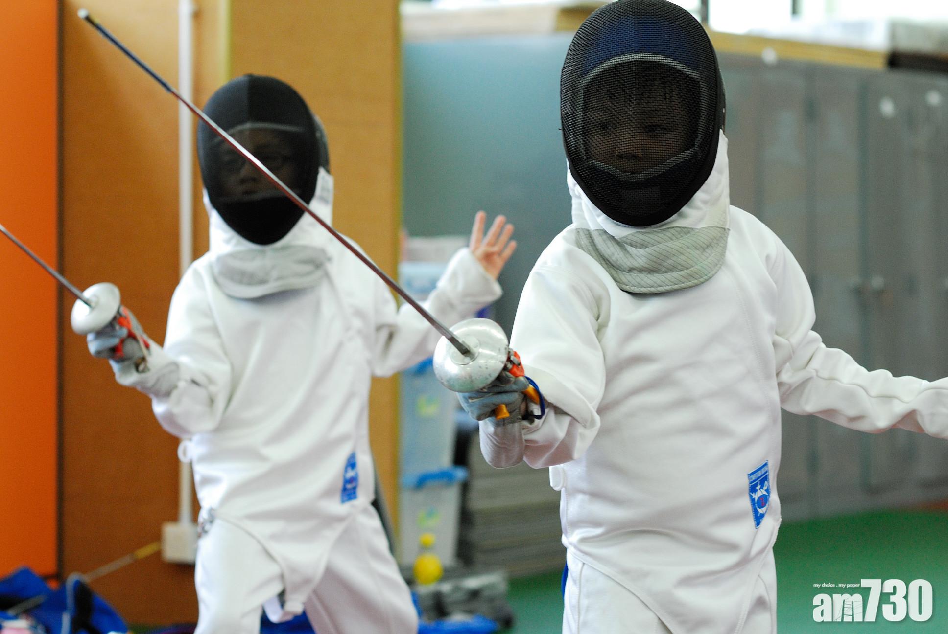 南華會同樣亦有提供劍撃課程。