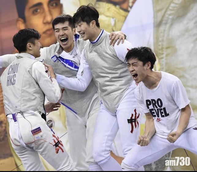 吳諾弘與師兄們合照。