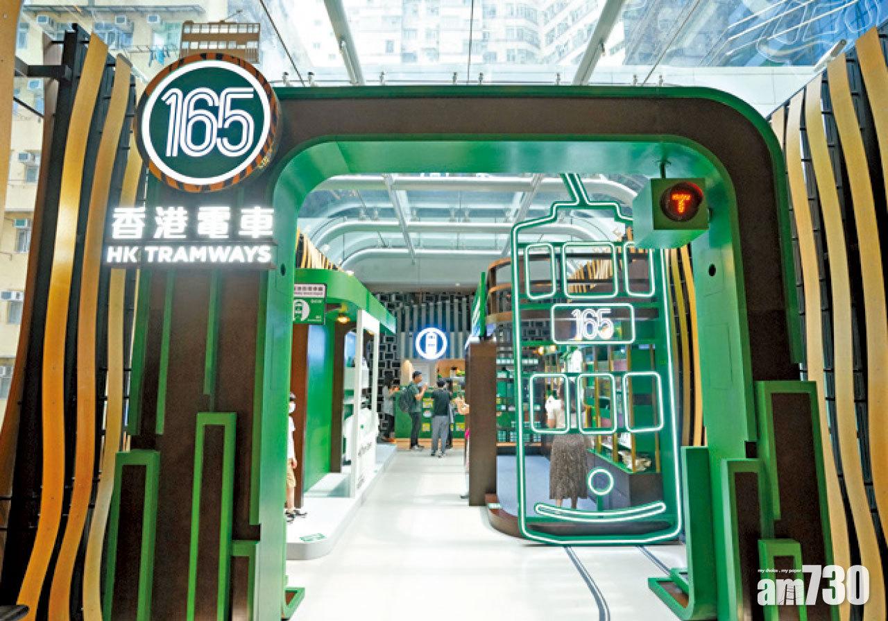 場內多個打卡位,包括迎賓的霓虹電車紀念品店、化身電車站的「ISSHO46」專賣店,連照明燈亦做到足,亦有巨型PANTONE相框;而最受歡迎非「電車路程指示牌」打卡牆及電車座椅休息區莫屬。