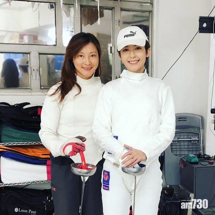 君妍接受教練安排的實戰訓練時,獲重劍女神何嘉麗讚步法好。