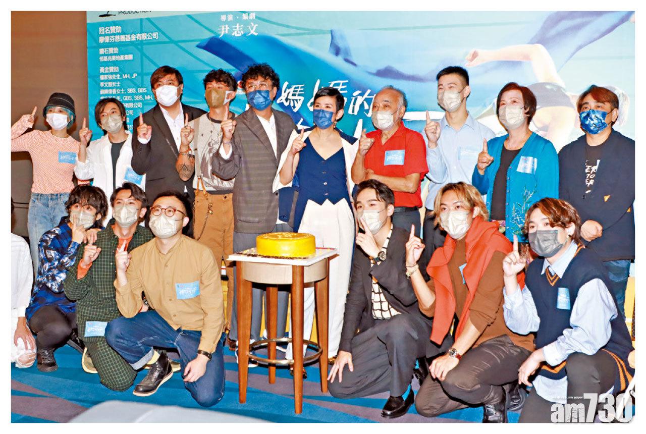 眾人為56歲的吳君如補祝生日。