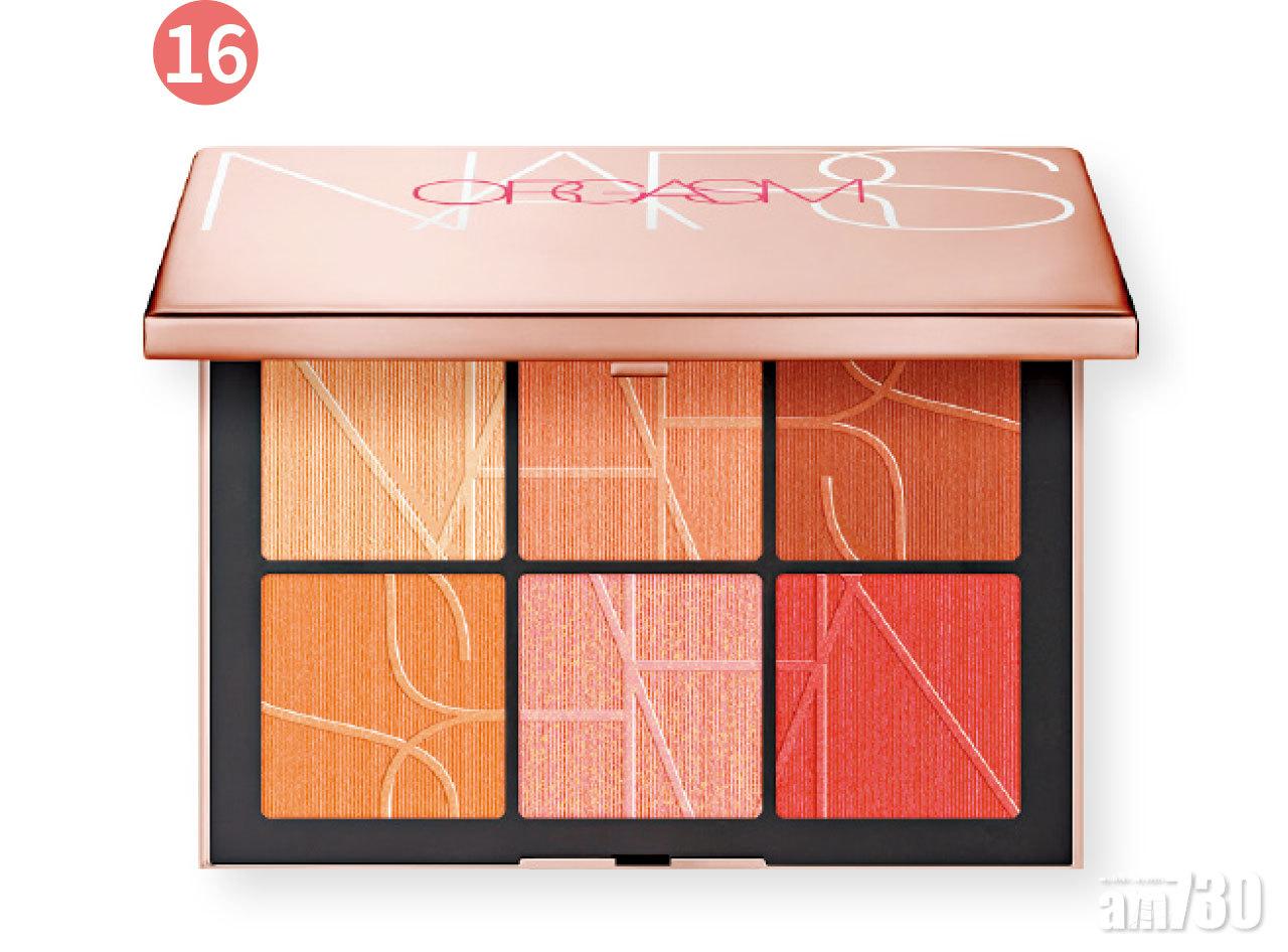 16. Orgasam on the Beach胭脂組合 $520 (c)
六款帶古銅色調的珊瑚色胭脂,帶來夏日的熾熱感覺,配方中的透明微球體粉末,令色澤更加顯色兼容易推開,營造自然的夏日胭紅妝效。