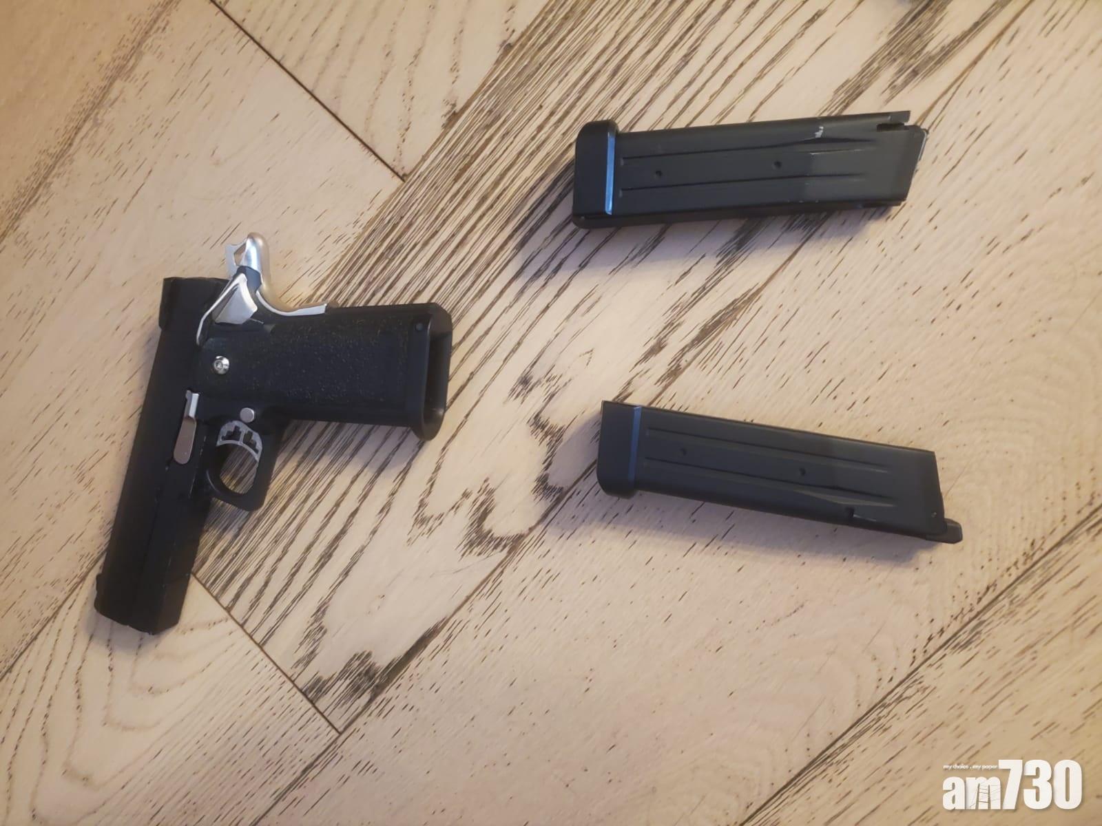 警方檢獲氣槍。(警方提供)