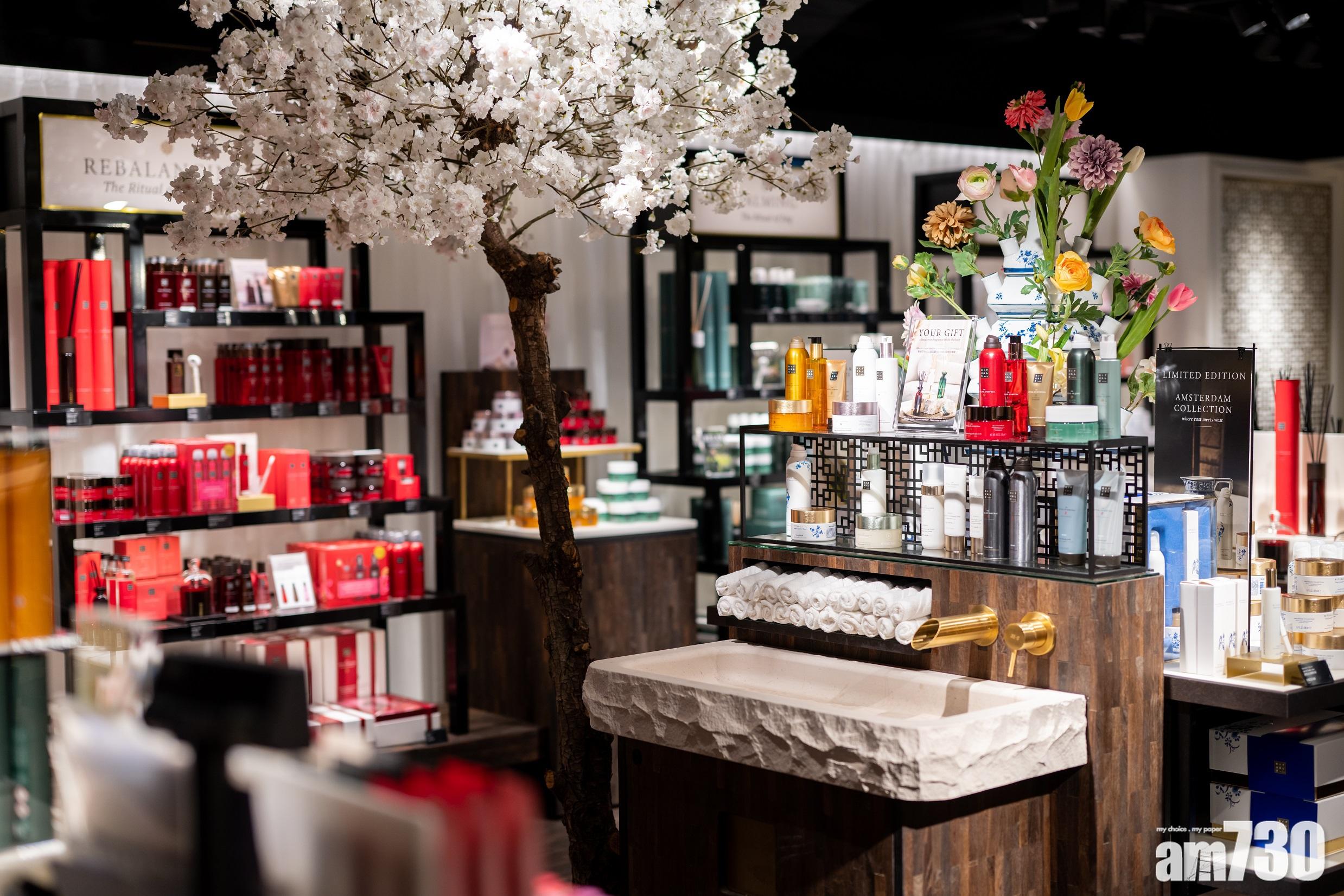 新店置有夢幻櫻花樹。