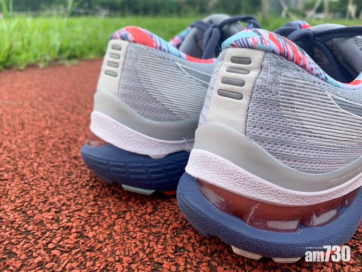 今代GEL-KAYANO 28多了一份貼地感。