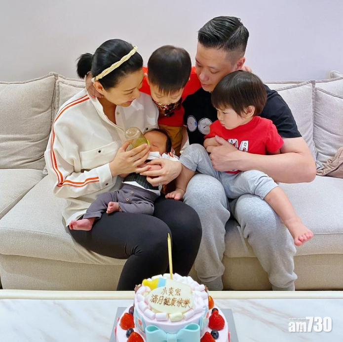 杏兒仍然熱衷工作,為了令她專心外闖,李乘德孭起照顧小朋友的責任。