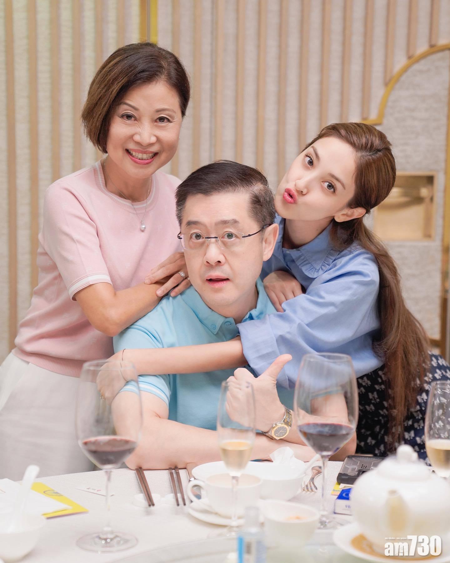 原來陳爸爸也是8月生日。