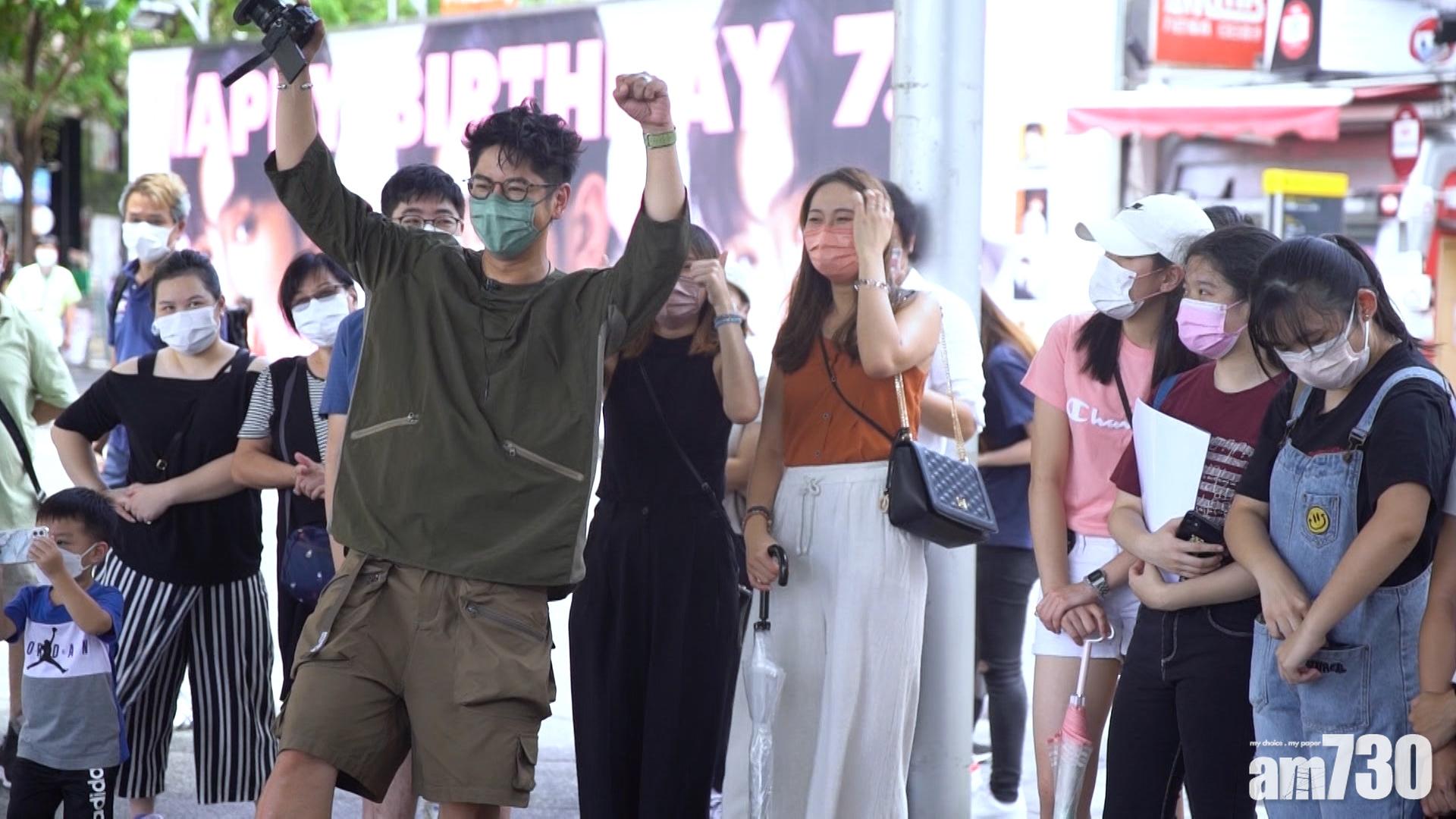 Alfred為林師傑充當攝影師。
