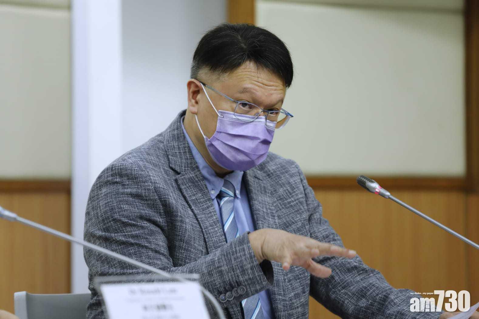 許樹昌指,本港近期有12%打齊針及帶變種病毒的患耆,並不在首7日檢疫期內確診。(林俊源攝)