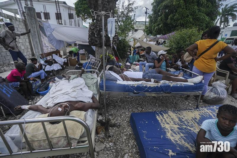 海地地震增至逾1400人死,近7000人傷醫院不勝負荷。(AP)
