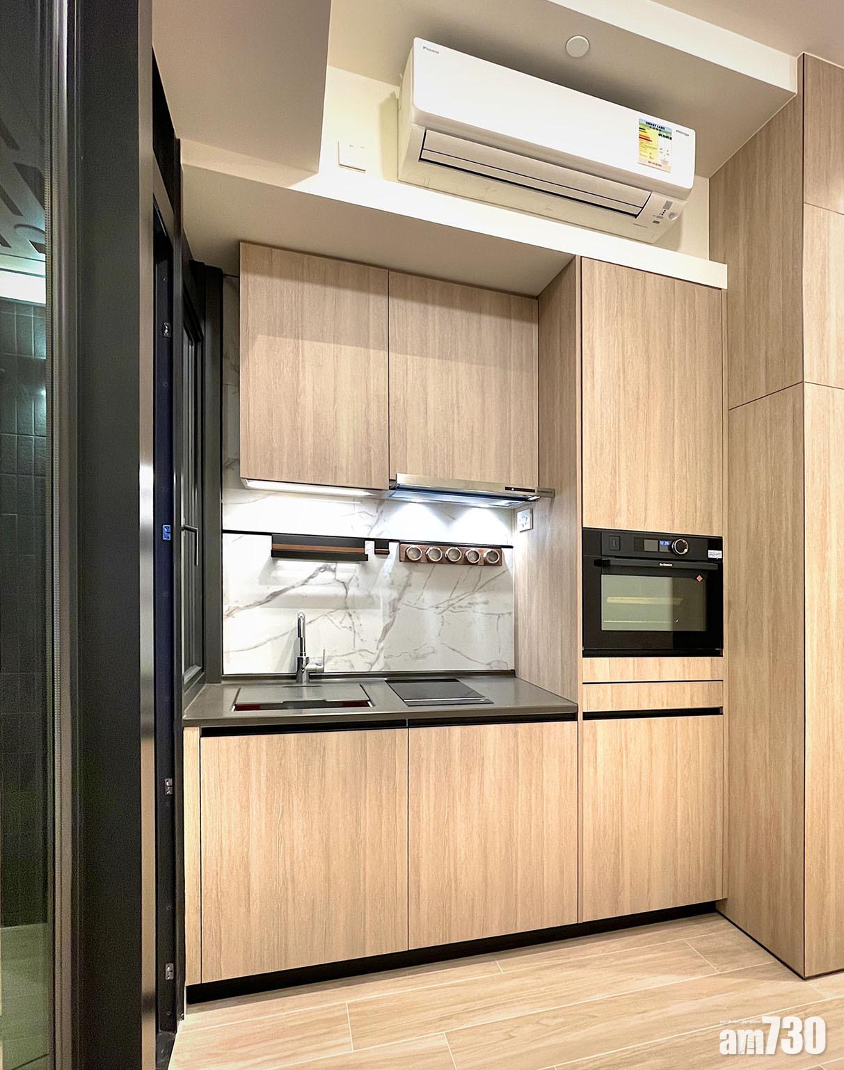 薈藍廚房電器品牌採用DeDietrich,涵蓋電磁爐、蒸焗爐、抽油煙機等。