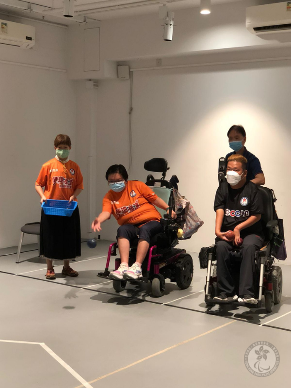 梁育榮(右)上屆為香港增添1面金牌,今屆他已是第5度出戰。(香港殘疾人奧委會暨傷殘人士體育協會圖片)