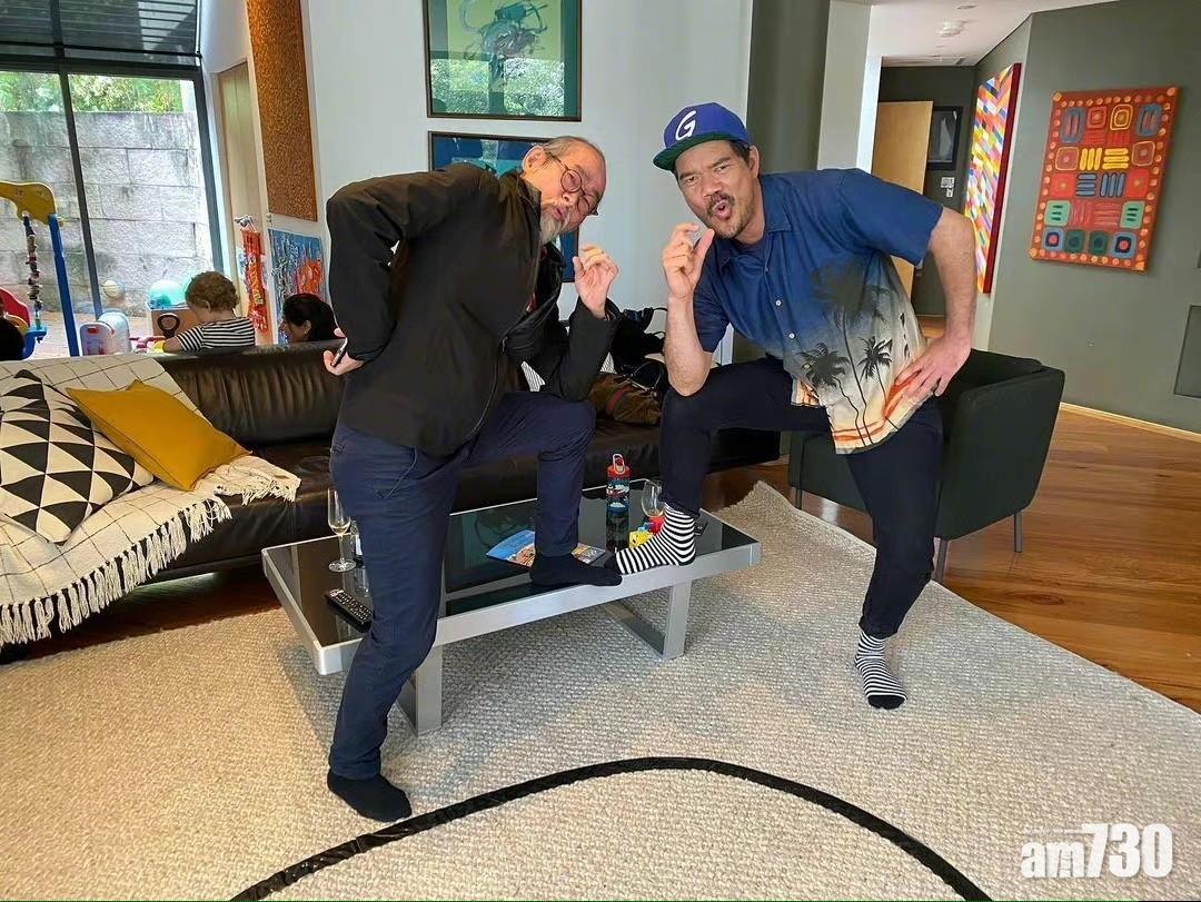 導演早前上載與元華的合照。