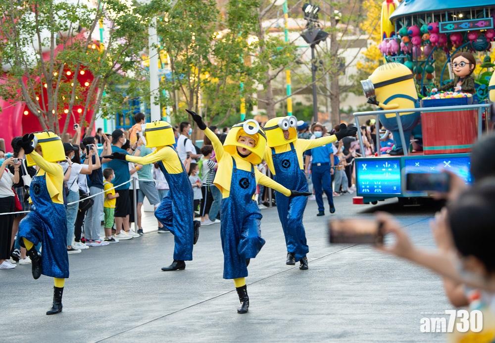 北京環球影城的花車巡遊。(新華社)